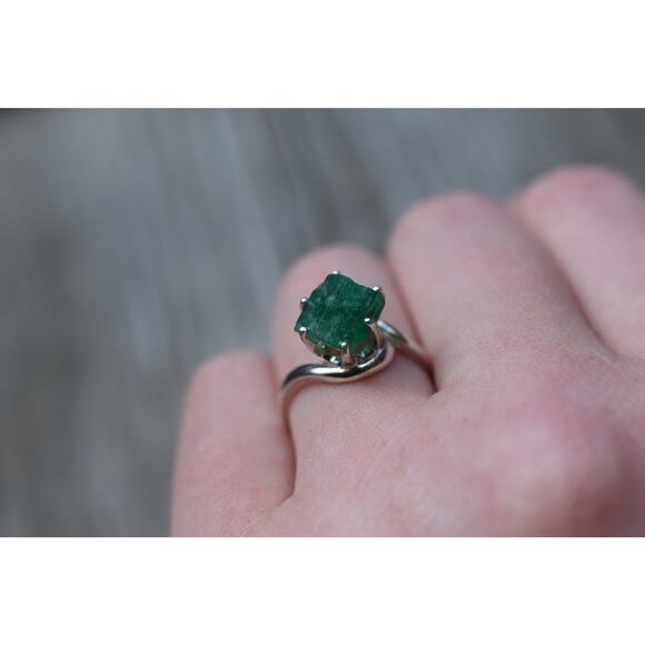 Emerald ring, Natural Emerald engagement Ring sterling silver simple minimalist - Picture 6 of 7